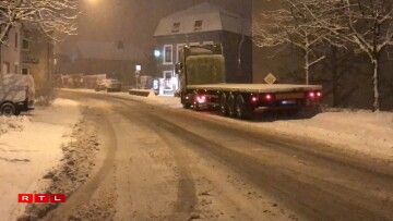 A lorry was stuck near Hosingen