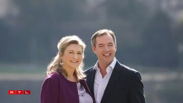 Fir déi besonnesch Occasioun huet den Haff e Mëttwoch nei Fotoen vun der Koppel publizéiert.