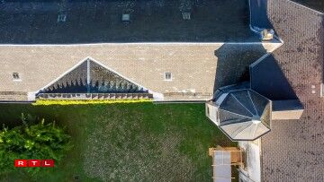 The tower hints that it could be either a castle or a palace... though in Luxembourg, that doesn't narrow it down much.