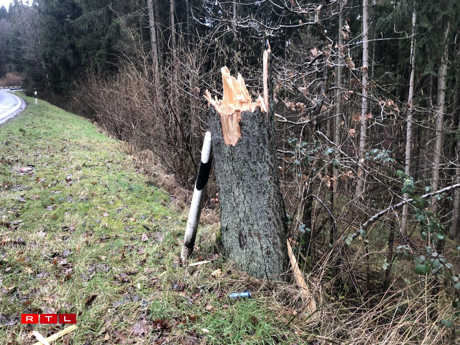 Um Hareler Poteau ass ee Bam ëmgefall.