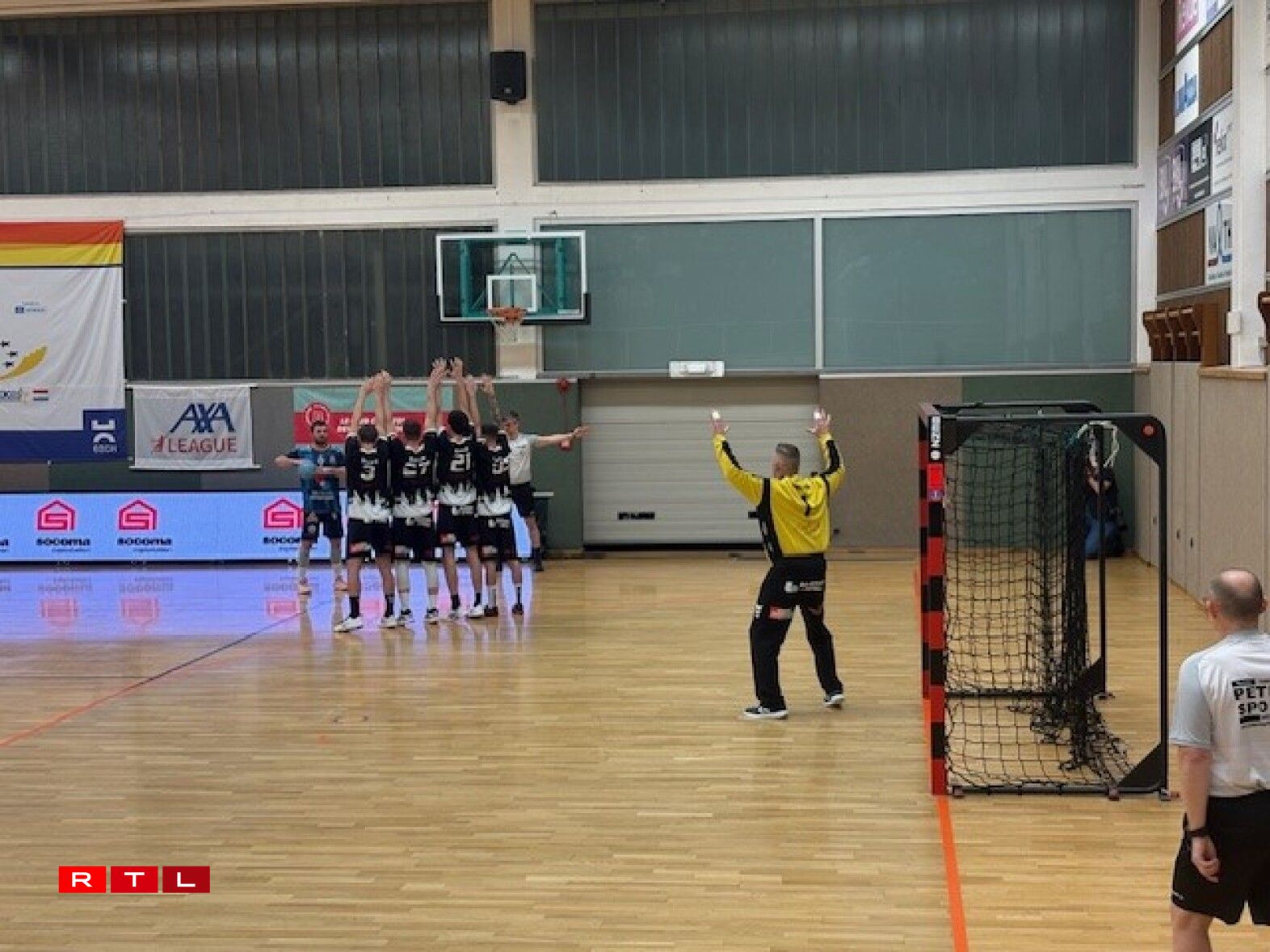 Fir déi puer Sekonne Sport ware schätzungsweis eng ronn 350 Leit an d'Hal komm.