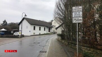 Och den CR120 tëscht Rolleng a Schous ass gespaart.