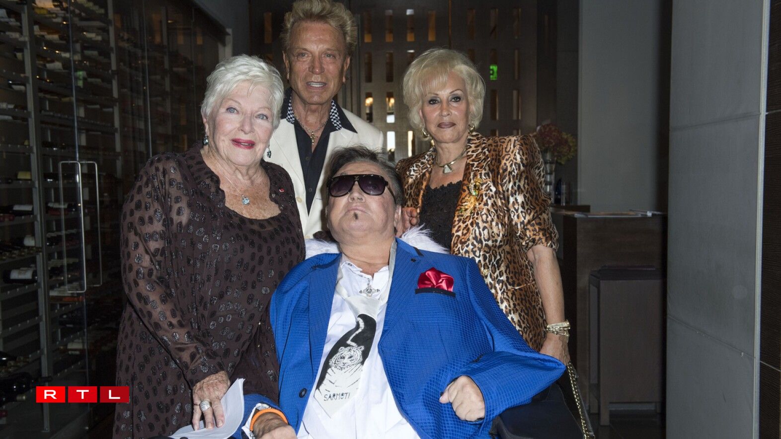 Nodeems hien am Oktober 2003 vun engem Tiger attackéiert gouf, war hien deelweis op e Rollstull ugewisen.