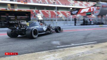 Renault F1 Team: Den RS20 gouf offiziell nach net presentéiert, ma bei den Tester zu Barcelona ass d'Gefier awer schonn ënnerwee gewiescht. Aktuell gesäit ee vill Schwaarz mat just wéineg Giel, wat sech awer wuel bis zum Start vun der Saison nach kéint änneren.