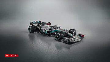 Mercedes AMG F1: Vun de Faarwen hier kee grousse Changement? Dach! Den neie Sponsor bréngt elo e bëssi Rout an de gro-schwaarz dominéierten Design.