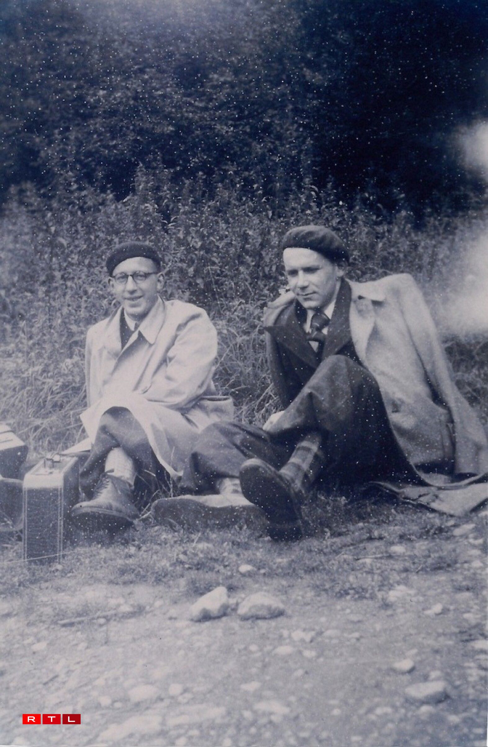 Den Arthur Peiffer (lénks) an de Camille Sutor op der Grenz tëschent Déifferdéng an Hussigny.