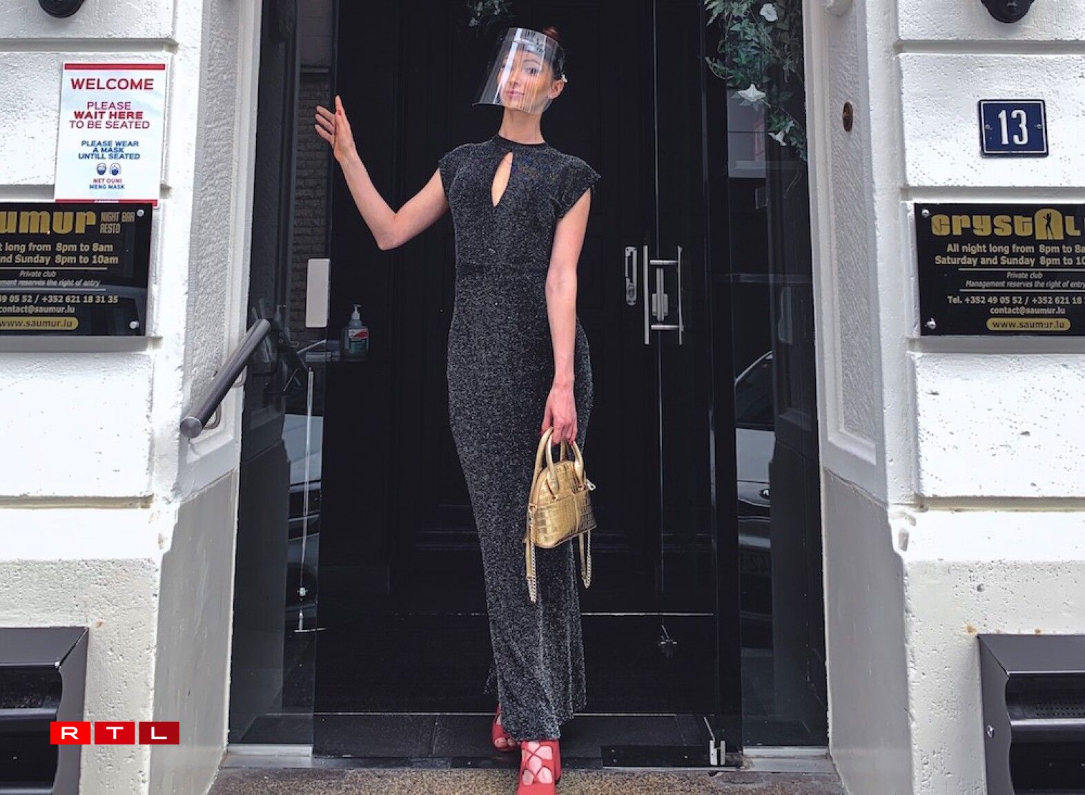 Les danseuses du Saumur gardent le masque