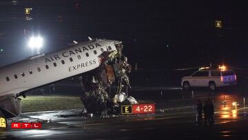 E Fliger vun Air Canada no enger Kollisioun mat engem Gefier vun der Fluchhafenautoritéit um Fluchhafe LaGuardia zu New York den 23. Mäerz 2026.