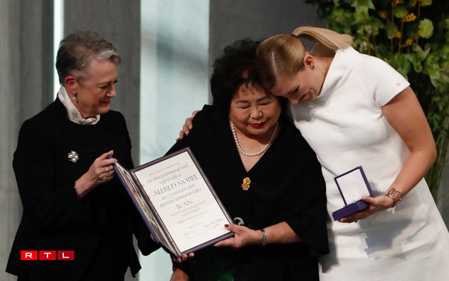 2017: Déi International Campagne fir d’Ophiewe vun Atomwaffen (ICAN) gëtt fir hiren Engagement bei engem historesche Vertrag zum Verbuet vun Atomwaffen ausgezeechent.