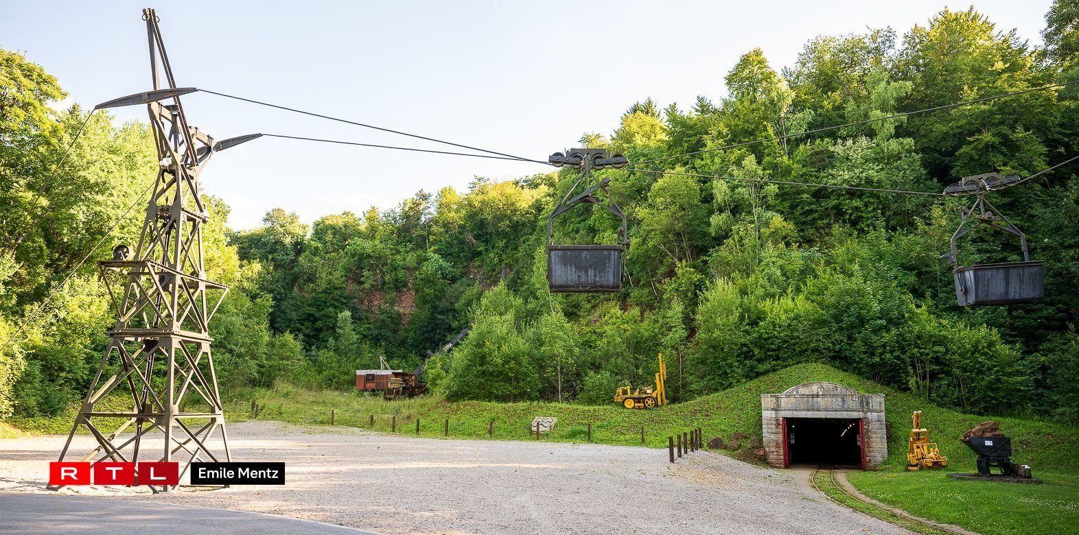 Two such pylons from the former cable car, complete with a gondola, can still be seen today at the National Mining Museum in Rumelange.