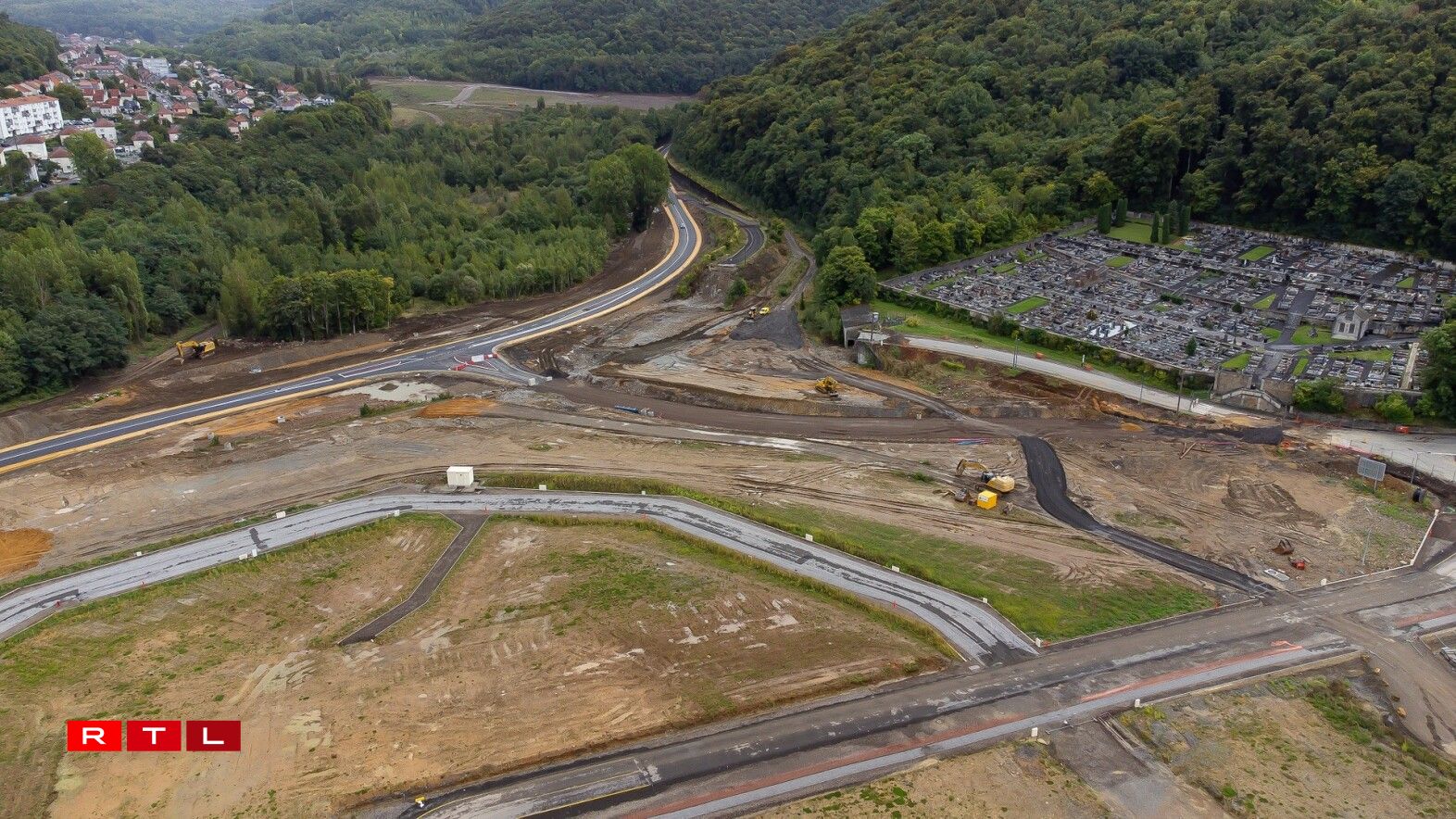 Une axe temporaire dessert les deux parties d'Herserange.