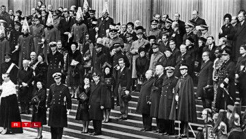 Grand Duke Jean in the center-back of the image, next to de Gaulle.