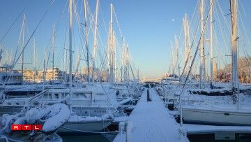 Le port enneigé de La Rochelle.