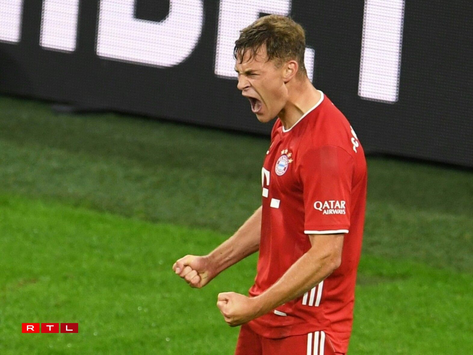 De Joshua Kimmich vum FC Bayern München gouf zum beschte Defenseur gewielt.