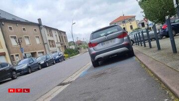 Trouver une zone bleue disponible, telle est la mission de nombreux frontaliers chaque matin.