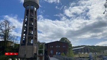 De Waassertuerm an d'Pomhouse zu Diddeleng.