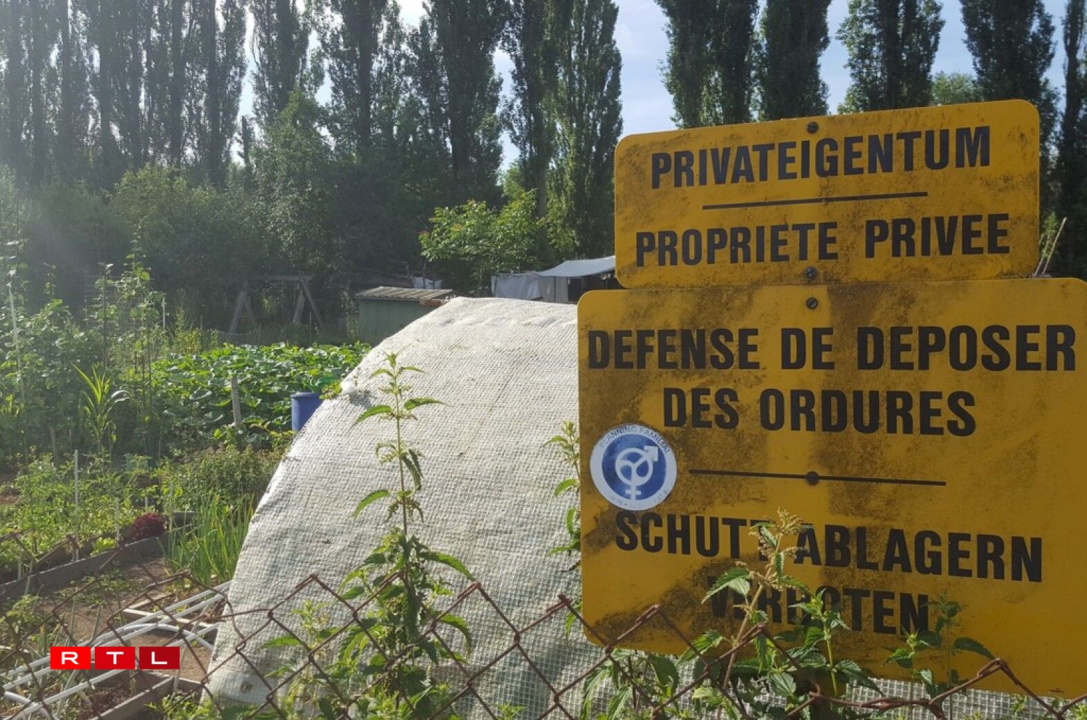 Des militants de la cause animale ne sont plus les bienvenues dans ces jardins situés à la frontière.