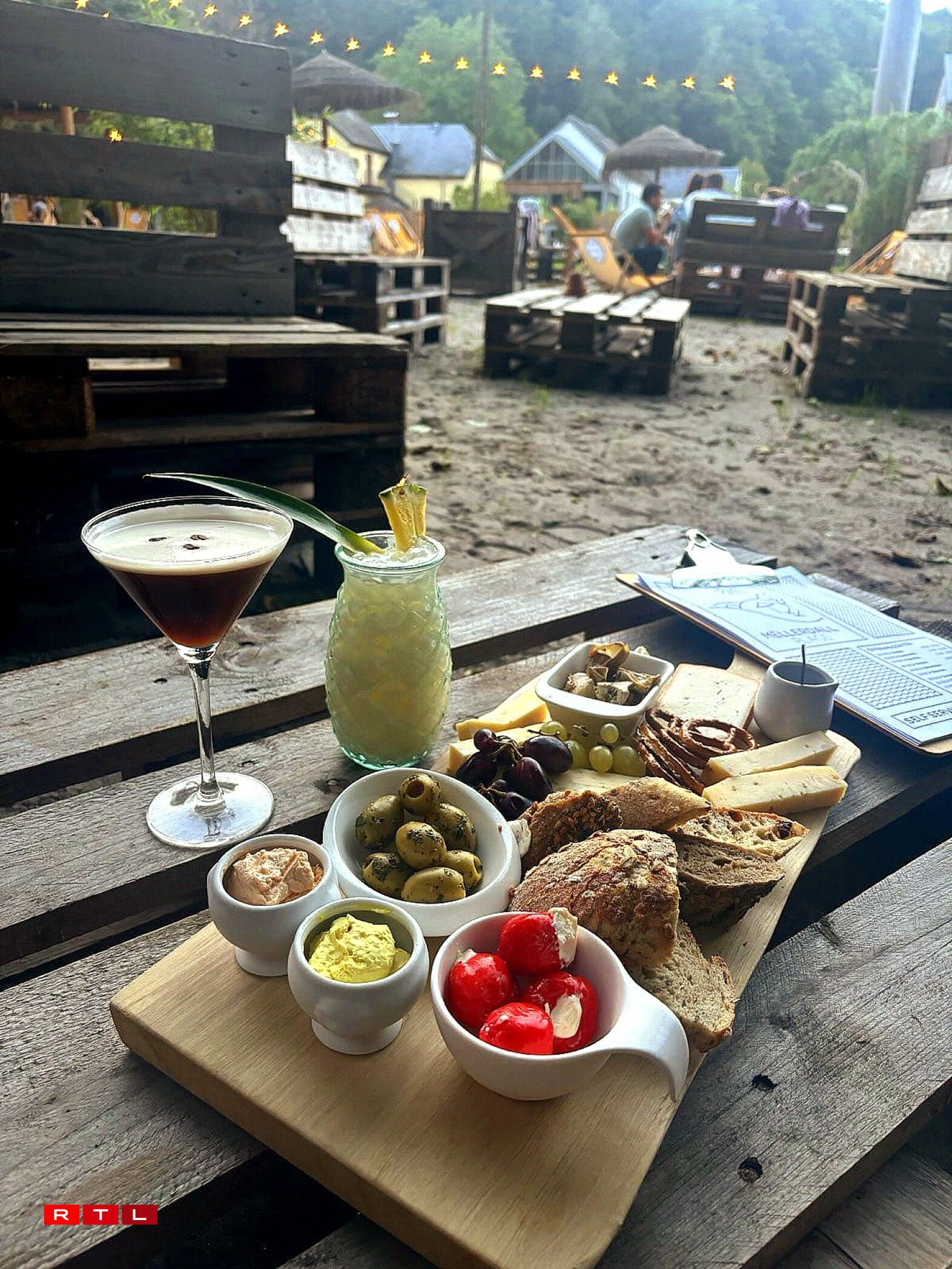 Des cocktails, un plateau et des bons moments entre amis ou en famille