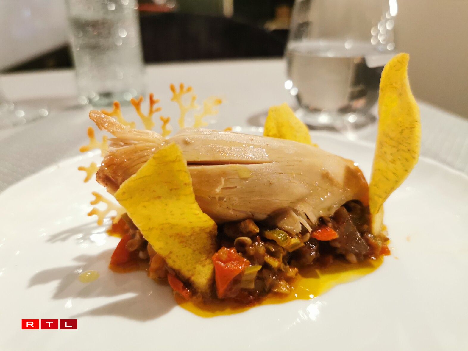 Accras de morue façon Douala, brochettes suya de bœuf Angus, dorade sauce Mbongo et mini poulet DG revisité : quelques-uns des tapas qui seront proposés dans l’espace « Chez Doudou Tapas ».