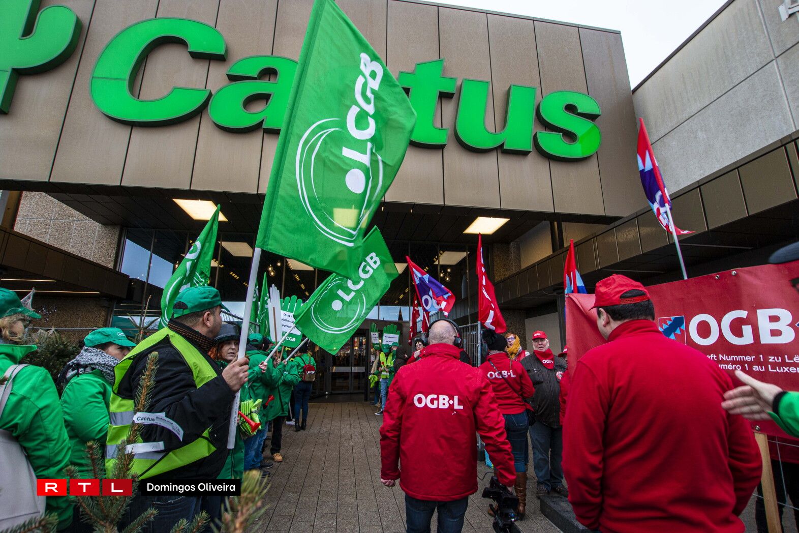 Manifestation devant les supermarchs Cactus (14.12.19) - RTL Infos